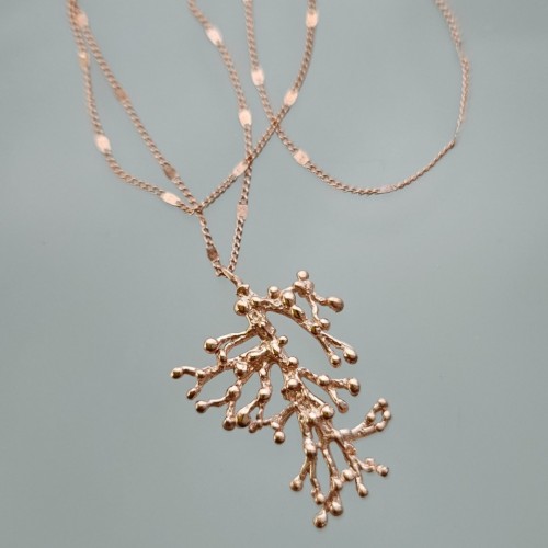 Mercan Figürlü Pul Zincirli Kolye